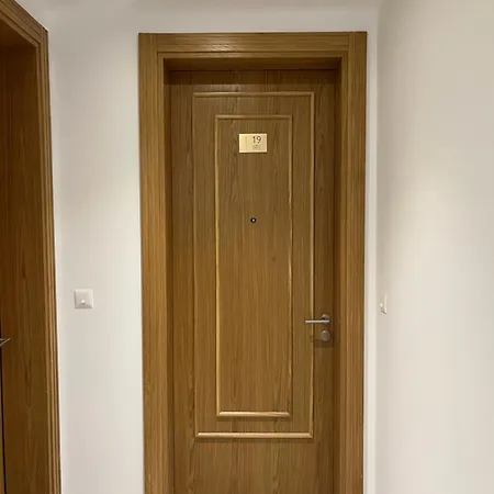 Lux M Pg